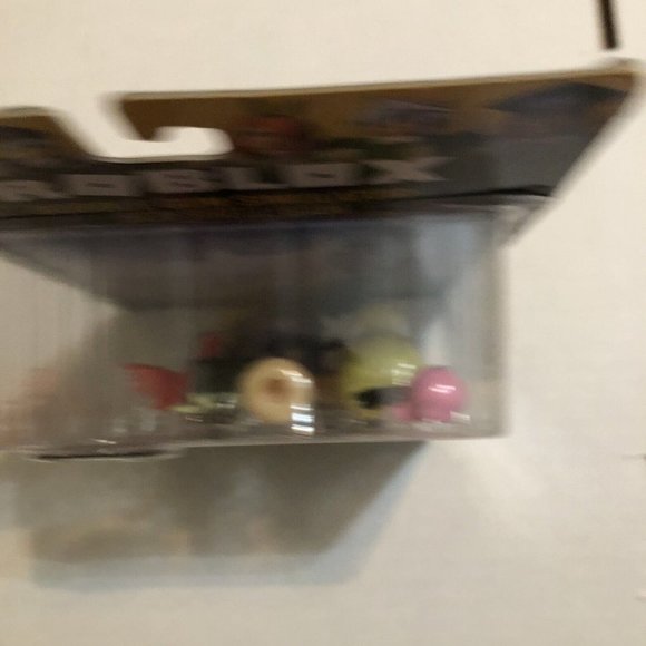 ROBLOX Action Figure Collection BUBBLE GUM SIMULATOR SEA SHELL SAM Gum Backpack - Picture 4 of 7